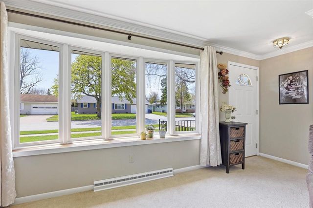 1024 W ROBERTS AVENUE, Appleton, WI 54914