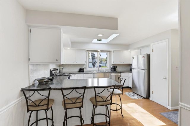 1024 W ROBERTS AVENUE, Appleton, WI 54914