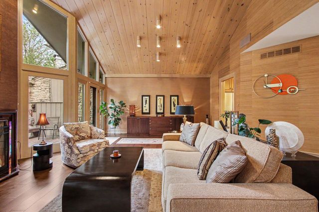 3730 Chimney Hill Drive, Valparaiso, IN 46383