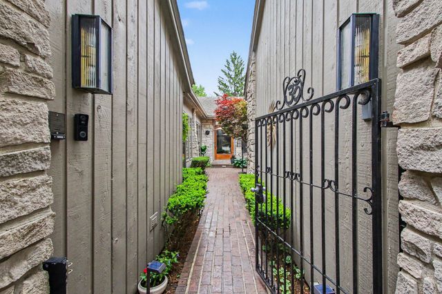 3730 Chimney Hill Drive, Valparaiso, IN 46383