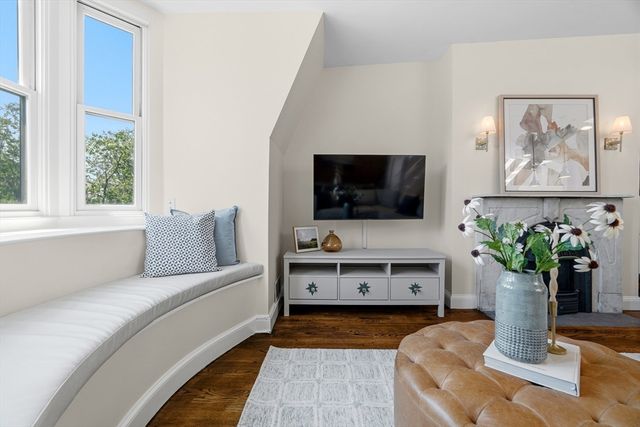 7 Concord Sq 4, Boston, MA 02118