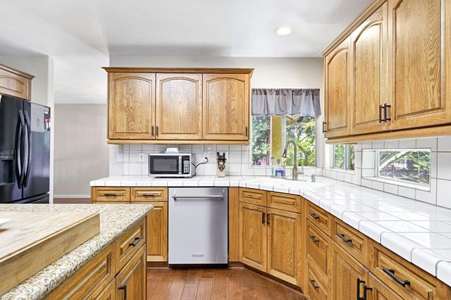 7208 N Antioch Avenue, Fresno, CA 93722