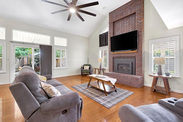 7208 N Antioch Avenue, Fresno, CA 93722