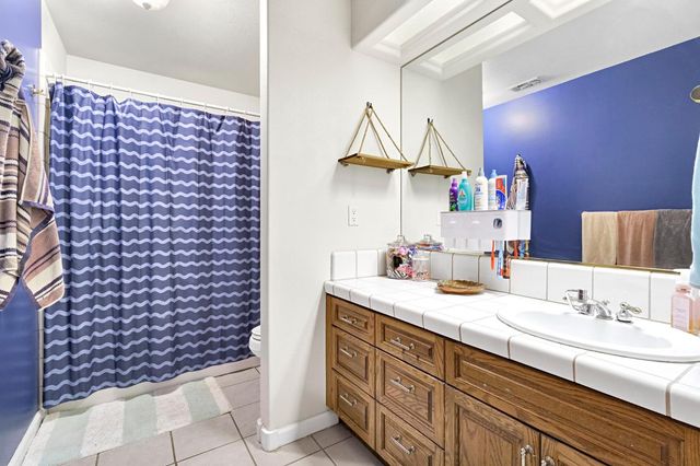 7208 N Antioch Avenue, Fresno, CA 93722