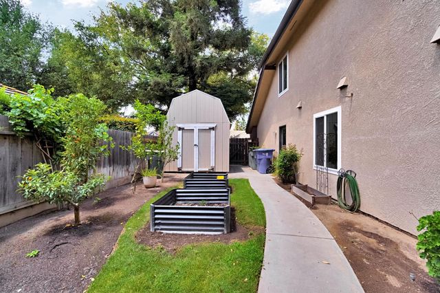 7208 N Antioch Avenue, Fresno, CA 93722