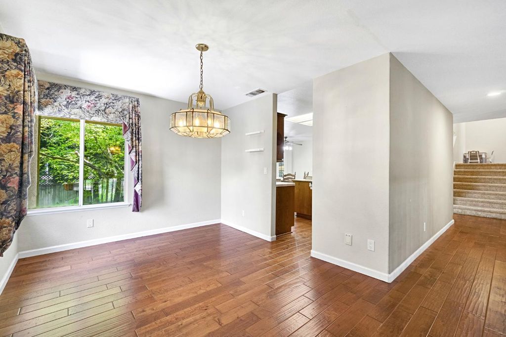 Image 10 of property listing at 7208 N Antioch Avenue, Fresno, CA 93722