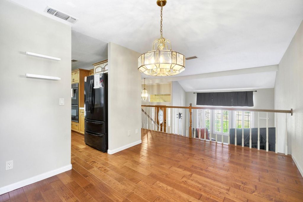 Image 11 of property listing at 7208 N Antioch Avenue, Fresno, CA 93722