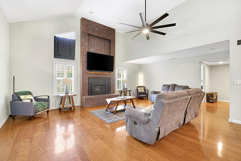 Image 20 of property listing at 7208 N Antioch Avenue, Fresno, CA 93722