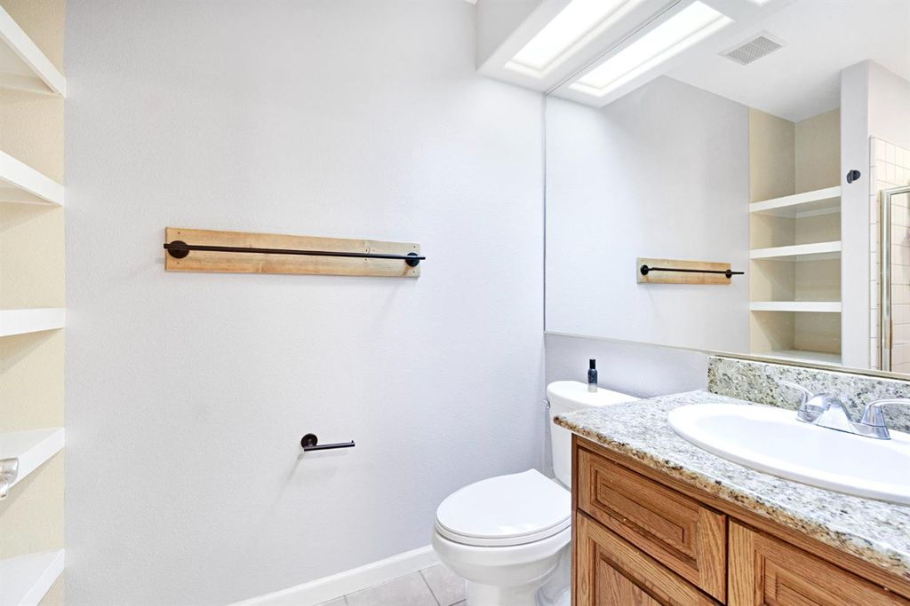 Image 26 of property listing at 7208 N Antioch Avenue, Fresno, CA 93722