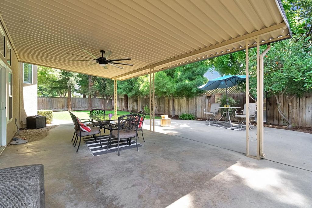 Image 38 of property listing at 7208 N Antioch Avenue, Fresno, CA 93722