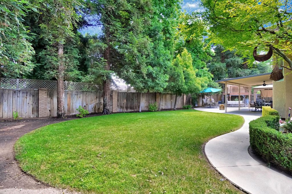 Image 44 of property listing at 7208 N Antioch Avenue, Fresno, CA 93722