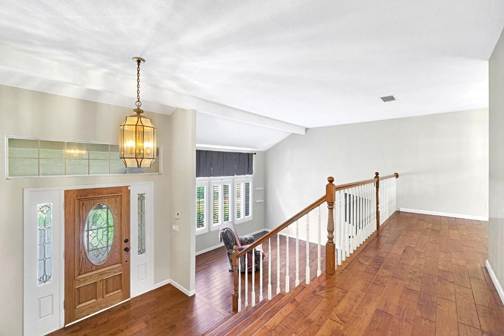 Image 9 of property listing at 7208 N Antioch Avenue, Fresno, CA 93722