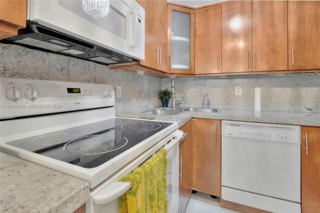 2401 Collins Ave 1805, Miami Beach, FL 33140