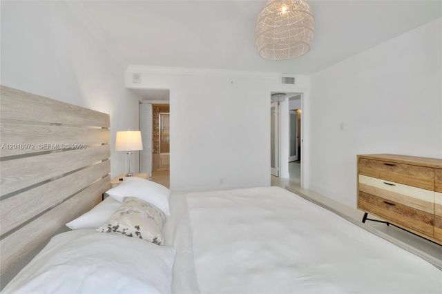 2401 Collins Ave 1805, Miami Beach, FL 33140