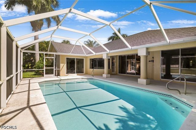 20710 Groveline CT, Estero, FL 33928