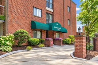 666 Main St 208, Winchester, MA 01890