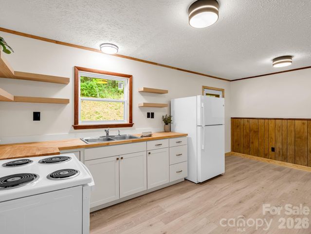 1395 Tillery Branch Road, Marshall, NC 28753