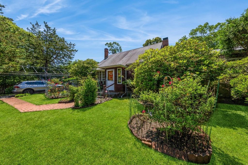 51 W Donellan Road, Hampton Bays, NY 11946