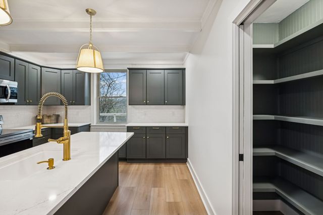 2224 Crestline Dr, Nashville, TN 37214