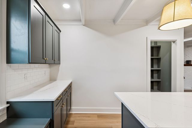 2224 Crestline Dr, Nashville, TN 37214