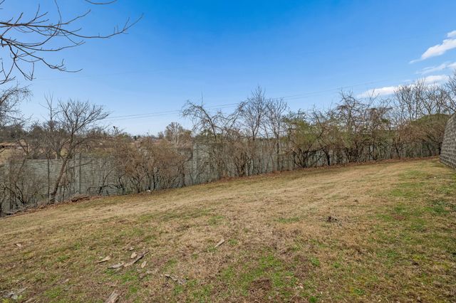 2224 Crestline Dr, Nashville, TN 37214