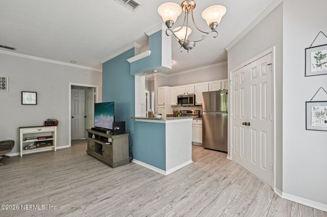 7800 POINT MEADOWS Drive 322, Jacksonville, FL 32256