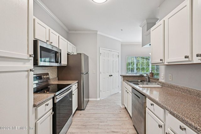 7800 POINT MEADOWS Drive 322, Jacksonville, FL 32256