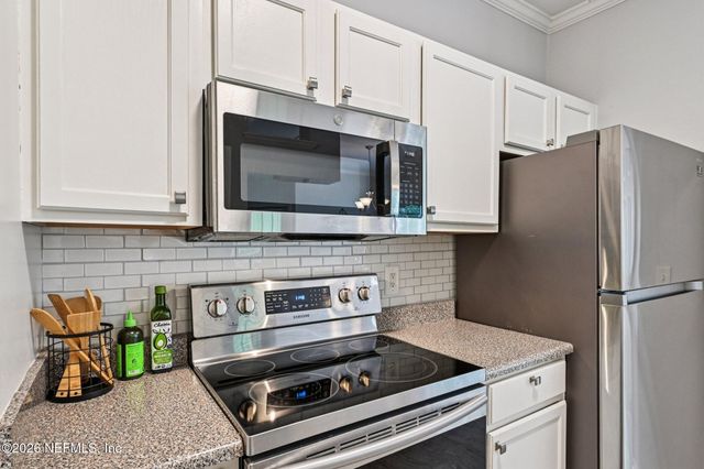 7800 POINT MEADOWS Drive 322, Jacksonville, FL 32256