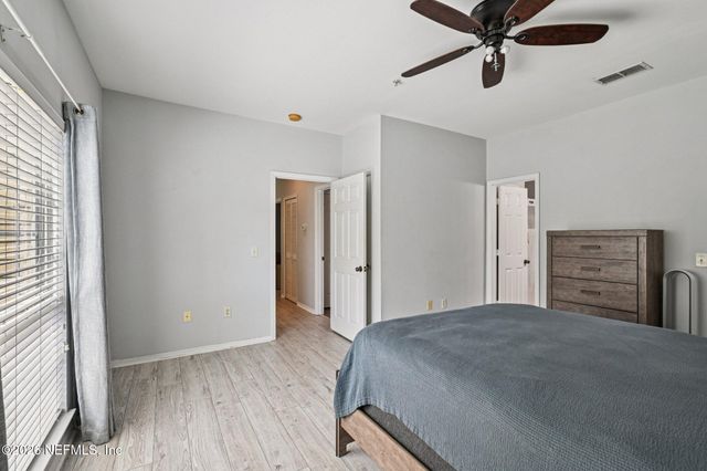 7800 POINT MEADOWS Drive 322, Jacksonville, FL 32256