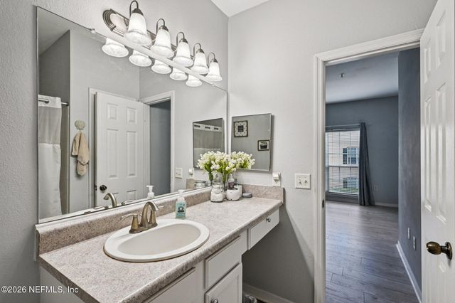 7800 POINT MEADOWS Drive 322, Jacksonville, FL 32256