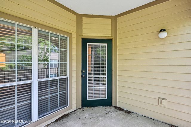 7800 POINT MEADOWS Drive 322, Jacksonville, FL 32256