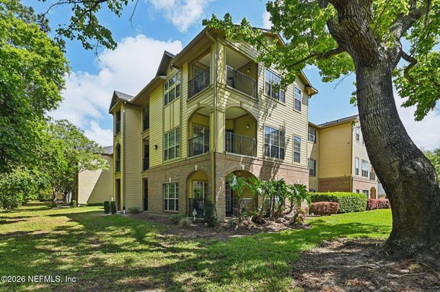 7800 POINT MEADOWS Drive 322, Jacksonville, FL 32256