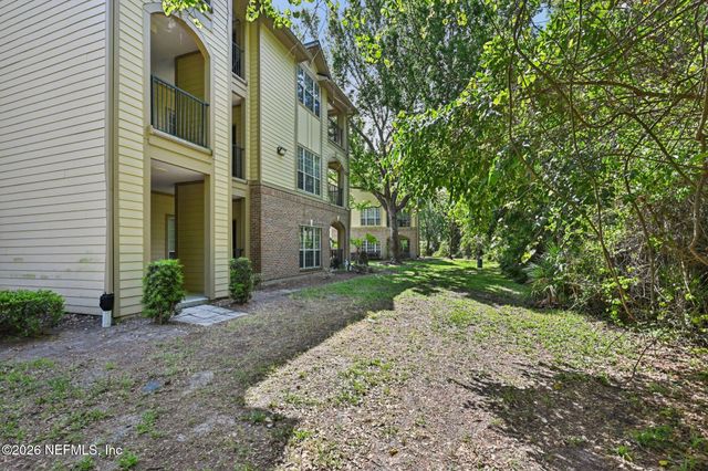 7800 POINT MEADOWS Drive 322, Jacksonville, FL 32256