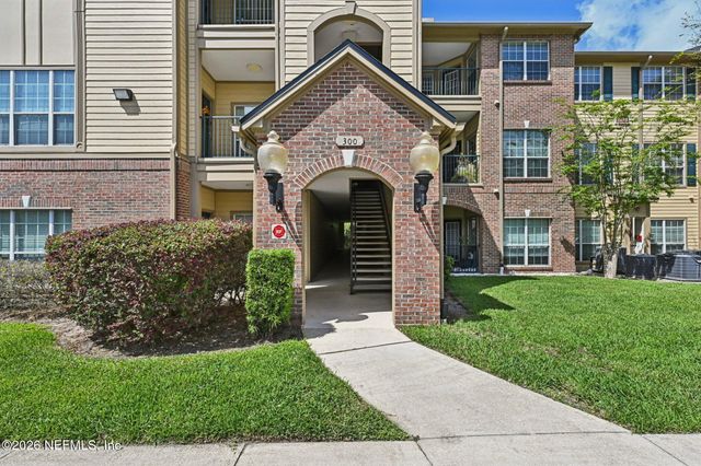 7800 POINT MEADOWS Drive 322, Jacksonville, FL 32256