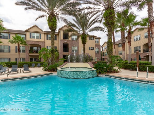 7800 POINT MEADOWS Drive 322, Jacksonville, FL 32256