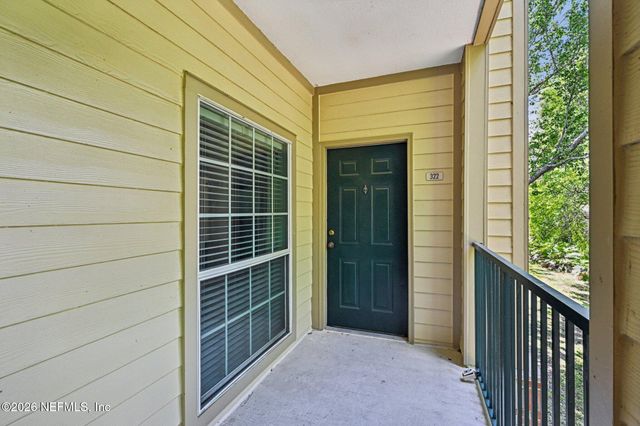 7800 POINT MEADOWS Drive 322, Jacksonville, FL 32256