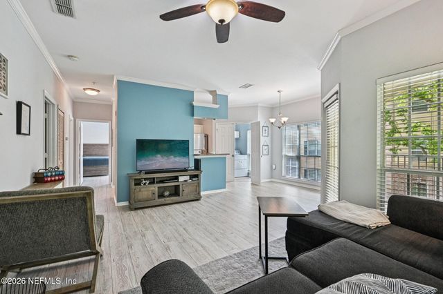 7800 POINT MEADOWS Drive 322, Jacksonville, FL 32256