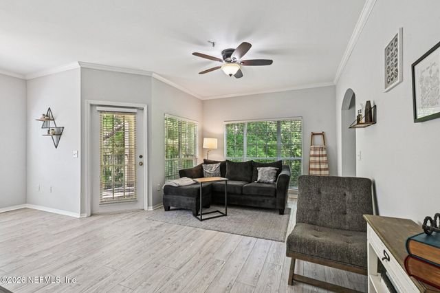 7800 POINT MEADOWS Drive 322, Jacksonville, FL 32256