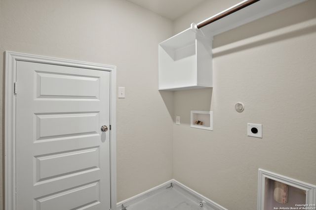 8818 Black Oak Drive, Elmendorf, TX 78112
