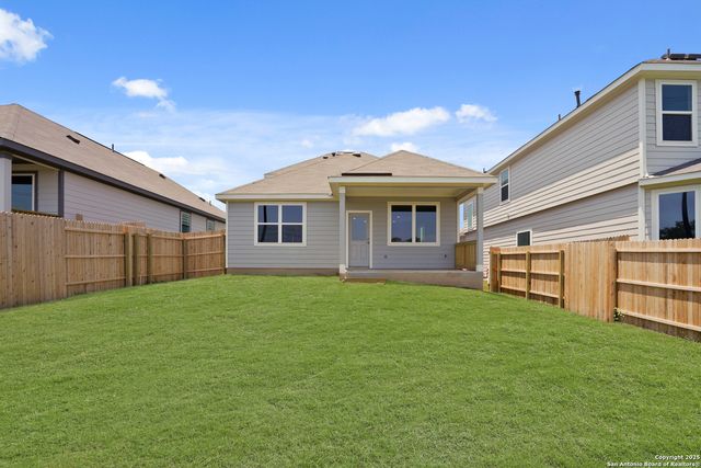 8818 Black Oak Drive, Elmendorf, TX 78112