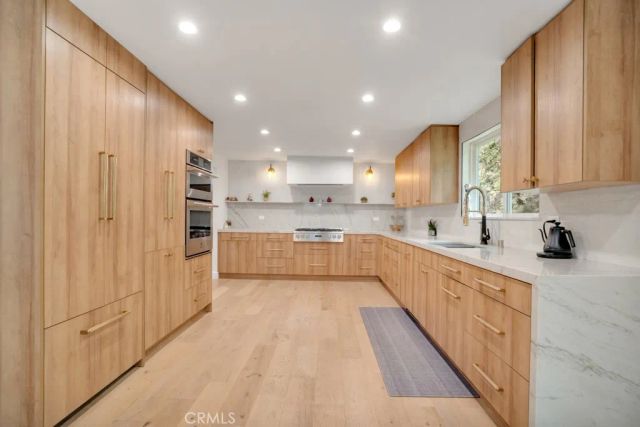 850 Country Club Drive, Burbank, CA 91501