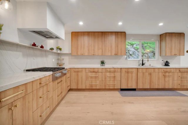 850 Country Club Drive, Burbank, CA 91501