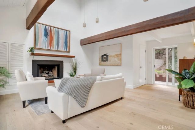 850 Country Club Drive, Burbank, CA 91501
