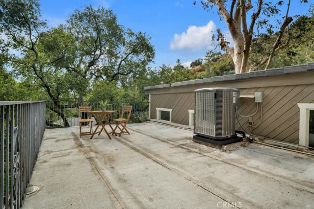850 Country Club Drive, Burbank, CA 91501