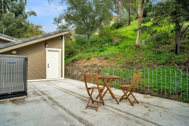 850 Country Club Drive, Burbank, CA 91501