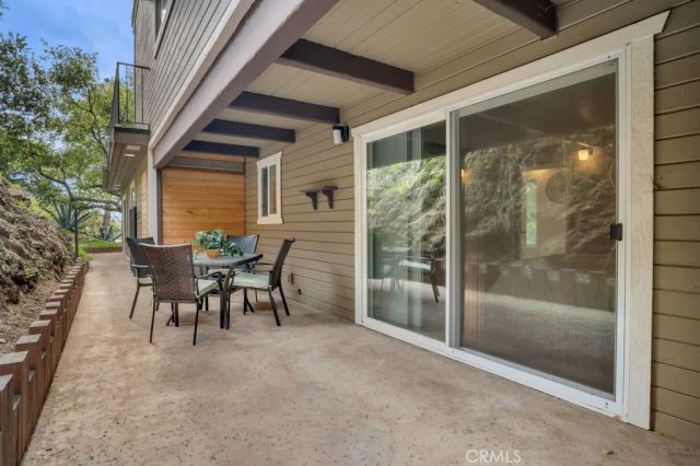 850 Country Club Drive, Burbank, CA 91501