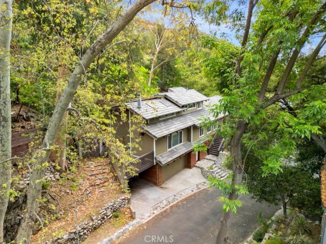 850 Country Club Drive, Burbank, CA 91501