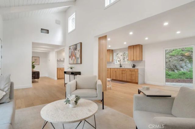 850 Country Club Drive, Burbank, CA 91501