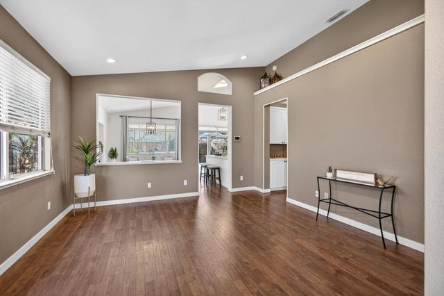 853 Rathbone Cir, Folsom, CA 95630