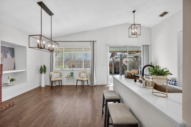 853 Rathbone Cir, Folsom, CA 95630